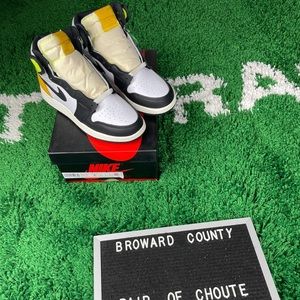 Jordan Retro 1 High White Black Volt University Gold GS